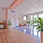 Amfora Hotel 3*