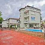 Amfora Hotel 3*