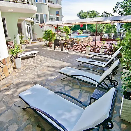 Amfora Hotell 3*